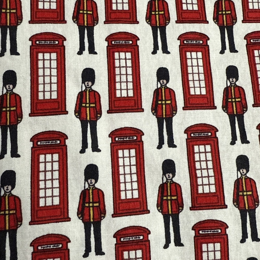 Talbots British Royal Guard Phone Booth Print Button Up Shirt Small Petite SP - Picture 7 of 7